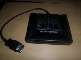 [VDS] Multitap officiel pour Sega Saturn