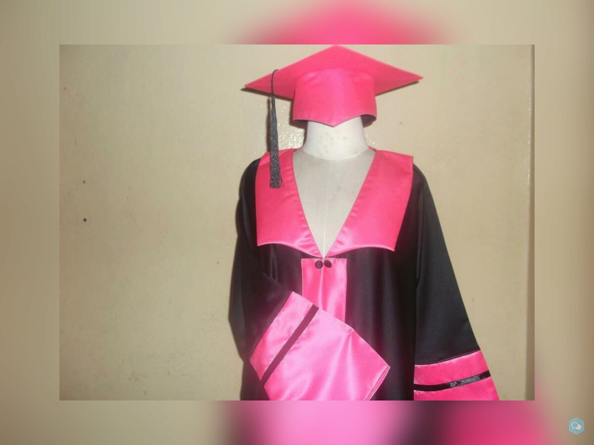 بيع وتأجير ارواب التخرجGraduationوالكابات للجامعات 4