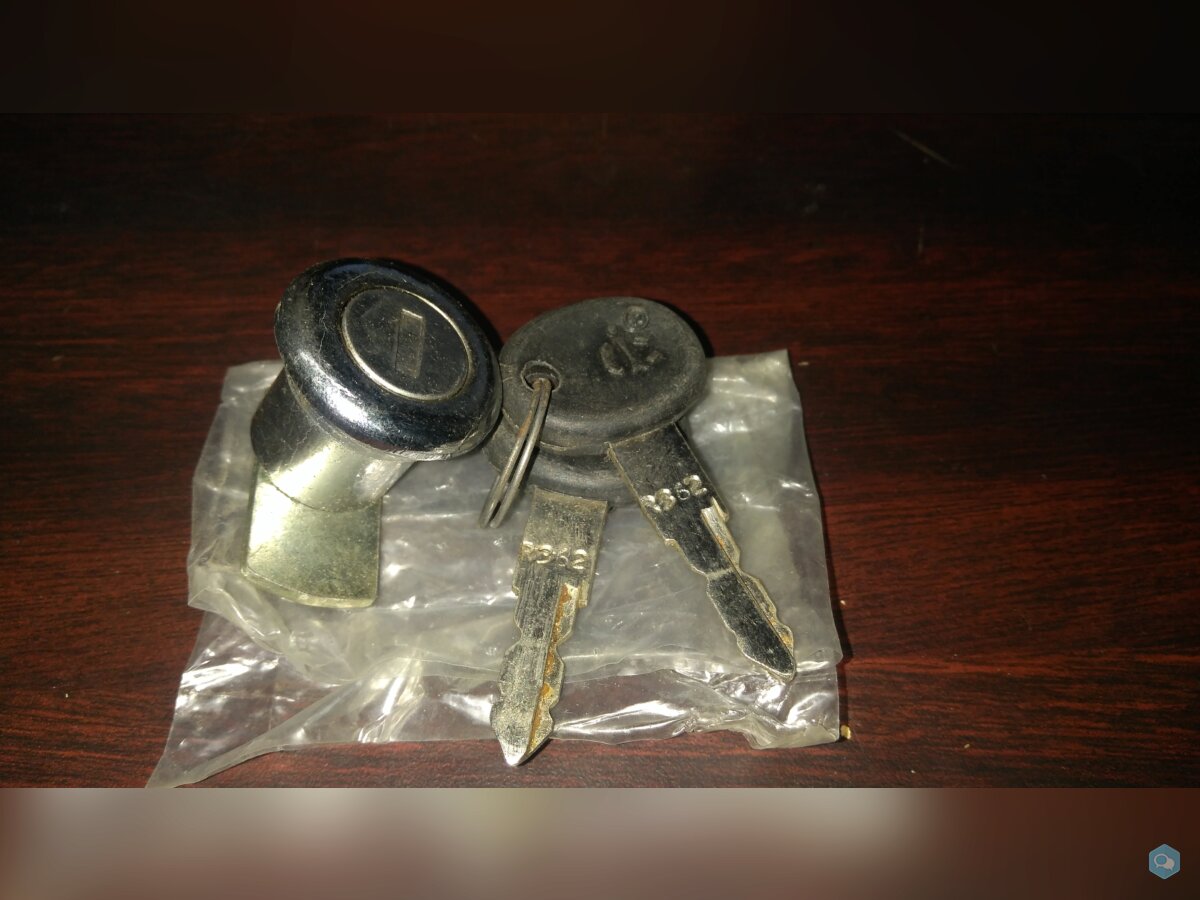 Dash Board Glove Box Lock Assembly with keys 2