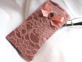 Etui lunettes satin et dentelle bois de rose stras