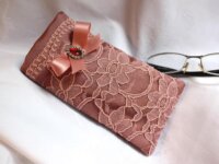 Etui lunettes satin et dentelle bois de rose stras 3