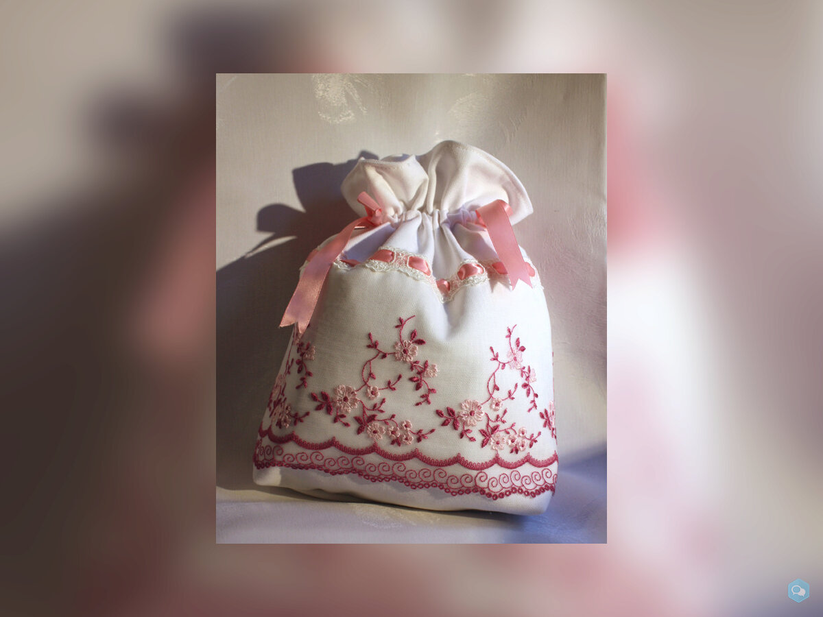 sac aumonière blanche, trousse de toilette, tulle  2