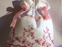 sac aumonière blanche, trousse de toilette, tulle  2