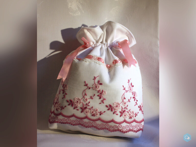 sac aumonière blanche, trousse de toilette, tulle  2