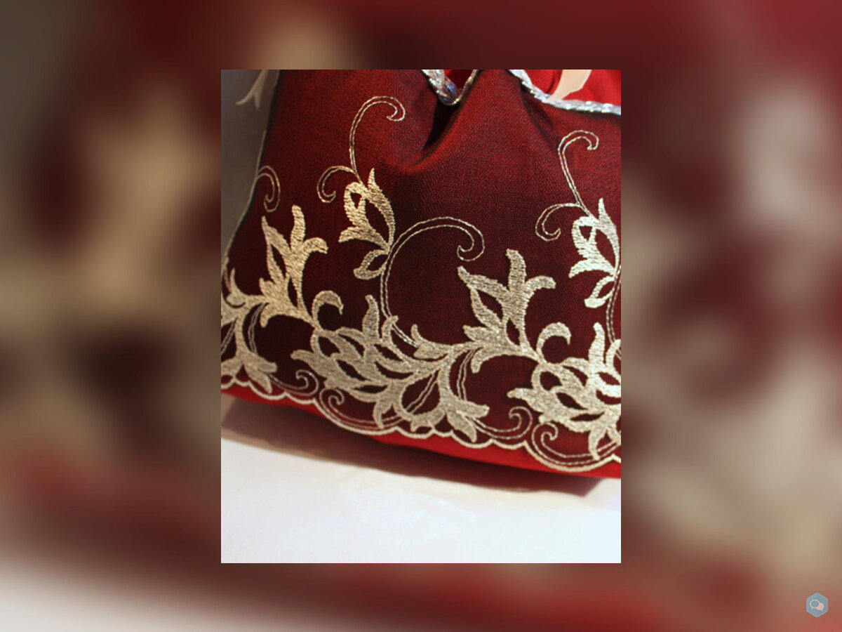 Fourre-tout rouge bordeaux, trousse de toilette, t 4