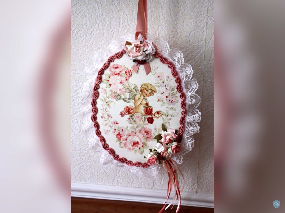 style shabby tableau d'ange entouré de roses 2