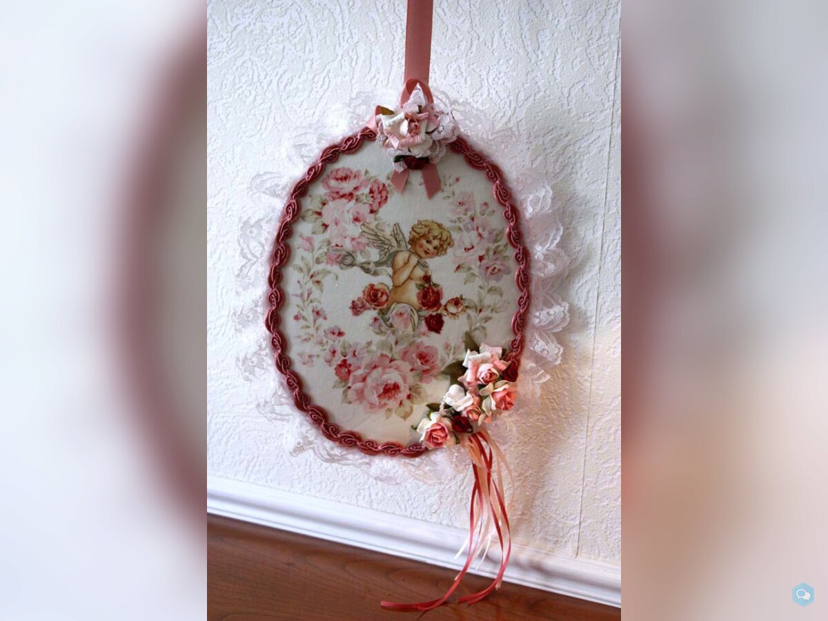 style shabby tableau d'ange entouré de roses 3