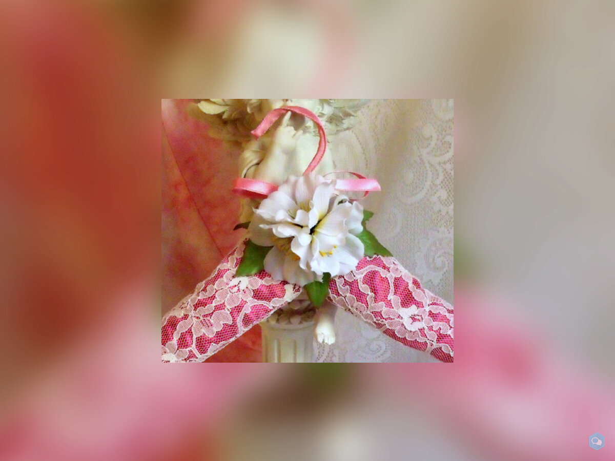 Cintre décoré romantique dentelle et fleurs  2