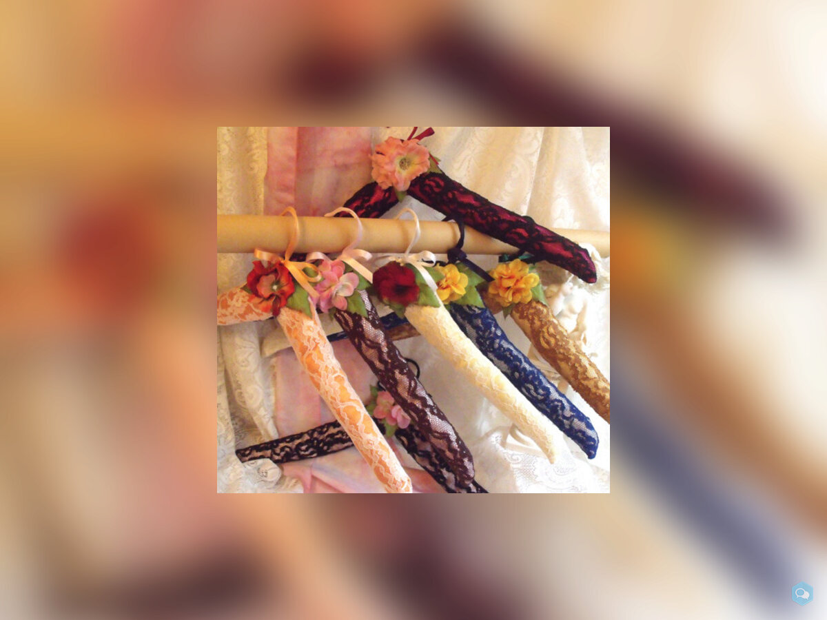 Cintre décoré romantique dentelle et fleurs  3