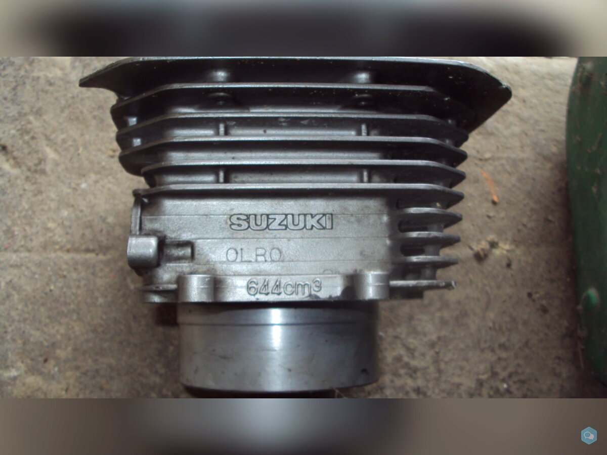 cylindre piston de suzuki 650 freewind 3