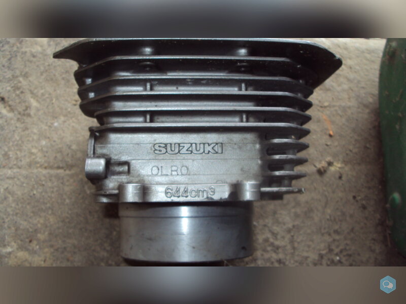 cylindre piston de suzuki 650 freewind 3