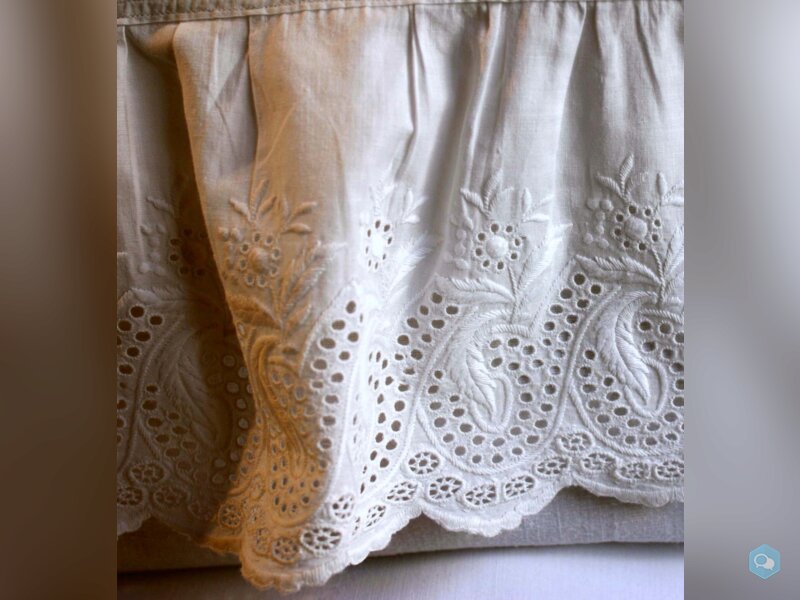 COUSSIN shabby linge ancien brodé jupon de mariée  3