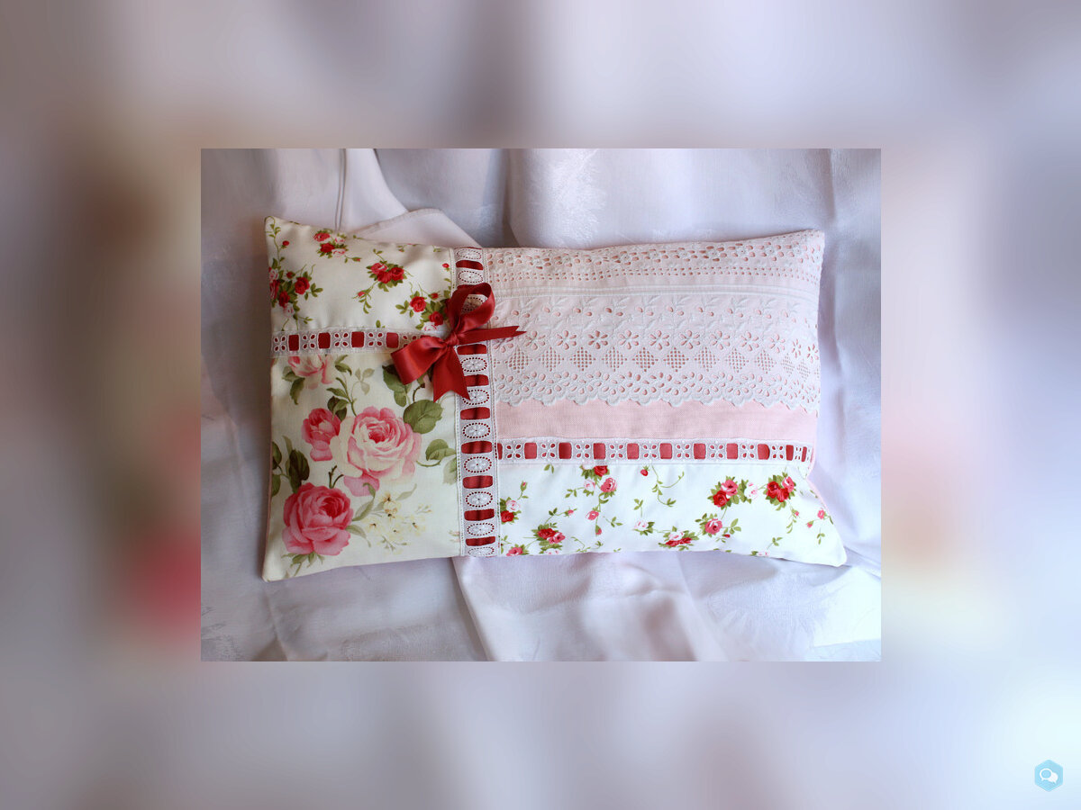 Coussin romantique, shabby chic, Broderies main 1