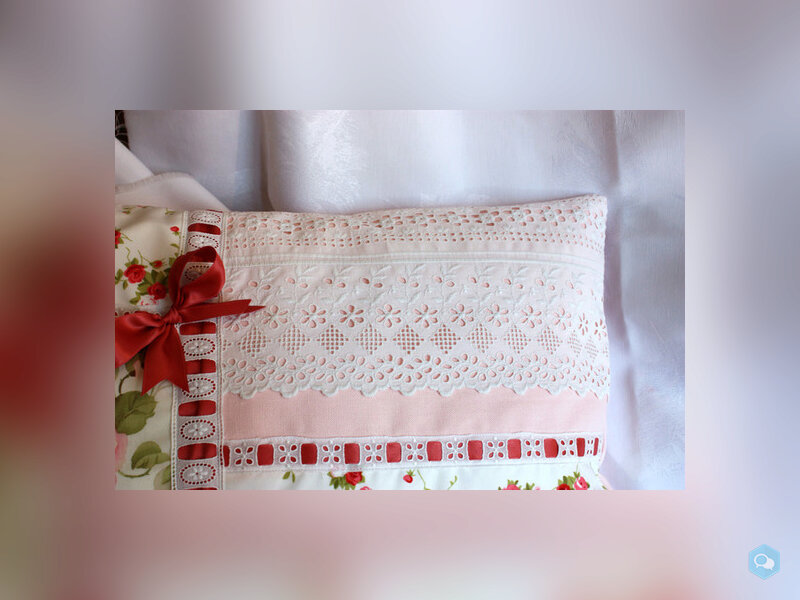 Coussin romantique, shabby chic, Broderies main 3