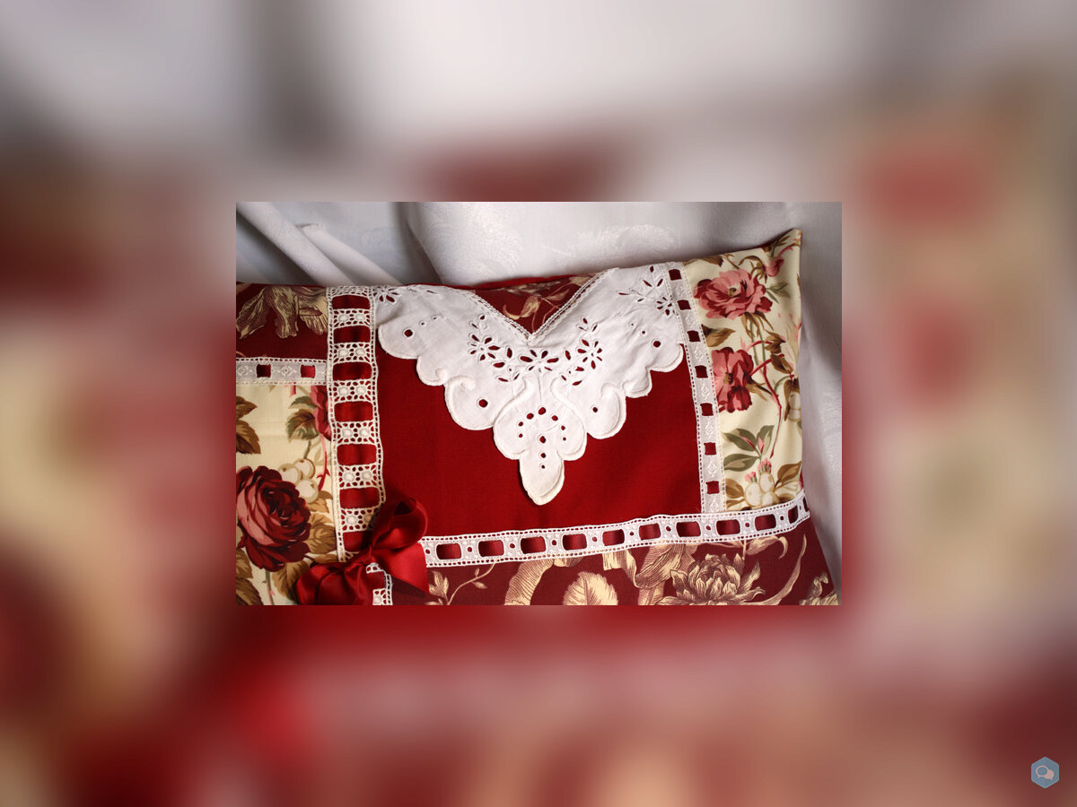 Coussin cosy Broderie roses rouges passe ruban 2