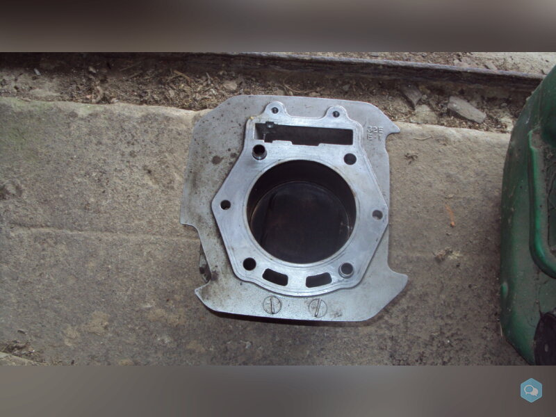 cylindre piston de suzuki 650 freewind 1