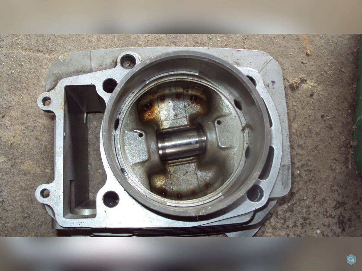 cylindre piston de suzuki 650 freewind 4