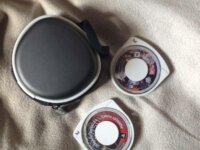 2 Jeux PSP + sacoche de rangement 1