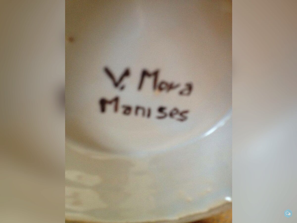Vase signé V.Mora 2