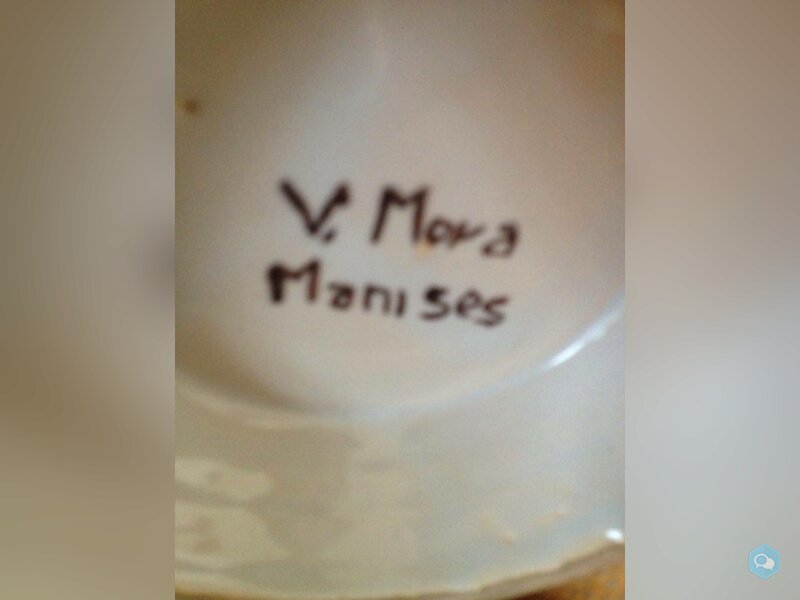 Vase signé V.Mora 2