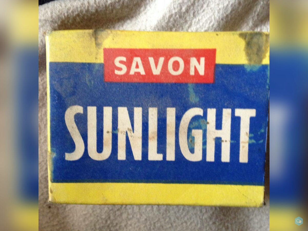 savon dans sa boite SUNLIGHT 1