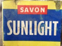 savon dans sa boite SUNLIGHT 1