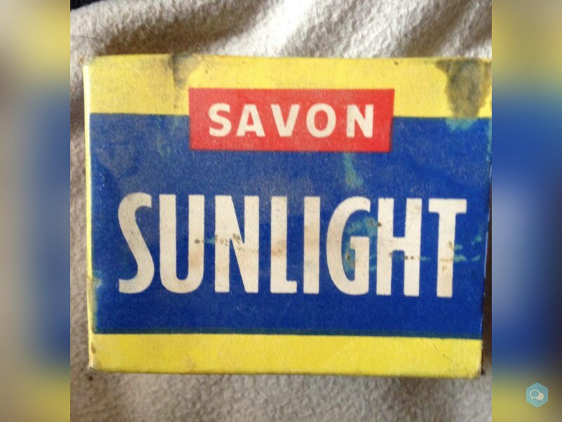 savon dans sa boite SUNLIGHT 1