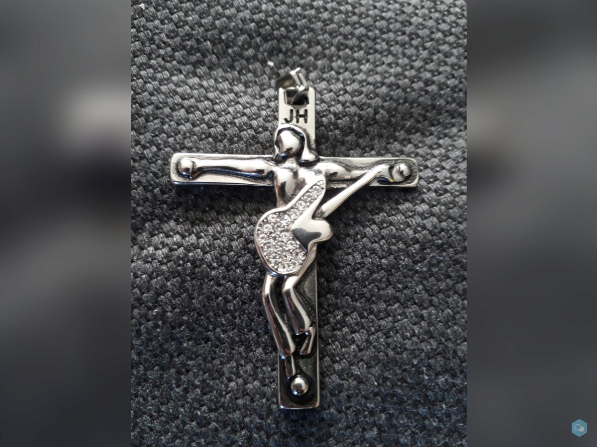 Pendentif croix guitare Johnny Hallyday  1