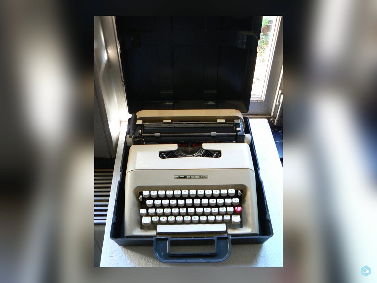 Olivetti, machine à écrire 1