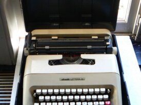 Olivetti, machine à écrire