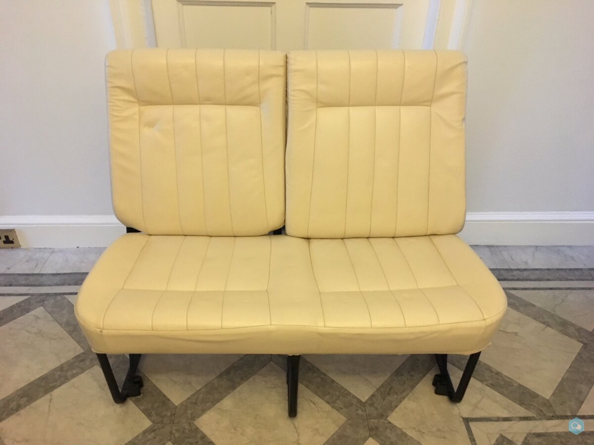 Middle seats give-away - with seatbelts - leather 1