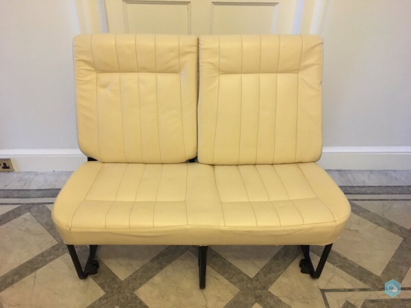 Middle seats give-away - with seatbelts - leather 1