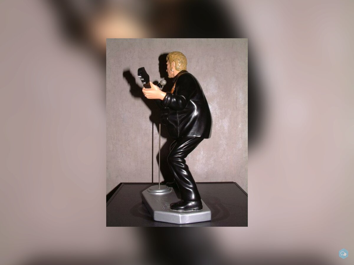 Statue Johnny Hallyday 4