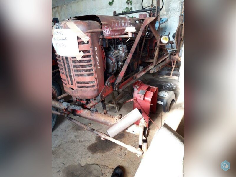 Tracteur Mc Cormick Farmall F235D 2