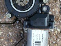 Moteur lève vitre Gauche Twingo 1 ArvinMeritor 058 1