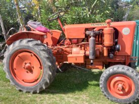 Vend les 3 tracteur vendeurs prix uni