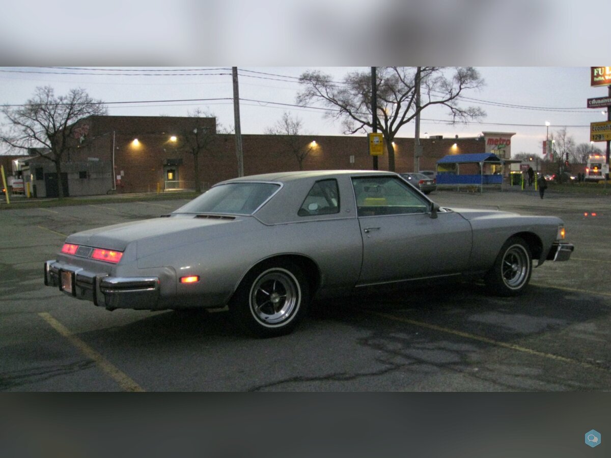 Buick Riviera 1975 voiture de Gary Carter 4