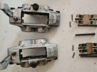 2 étriers avant 4 pistons pour Vmax >93 3