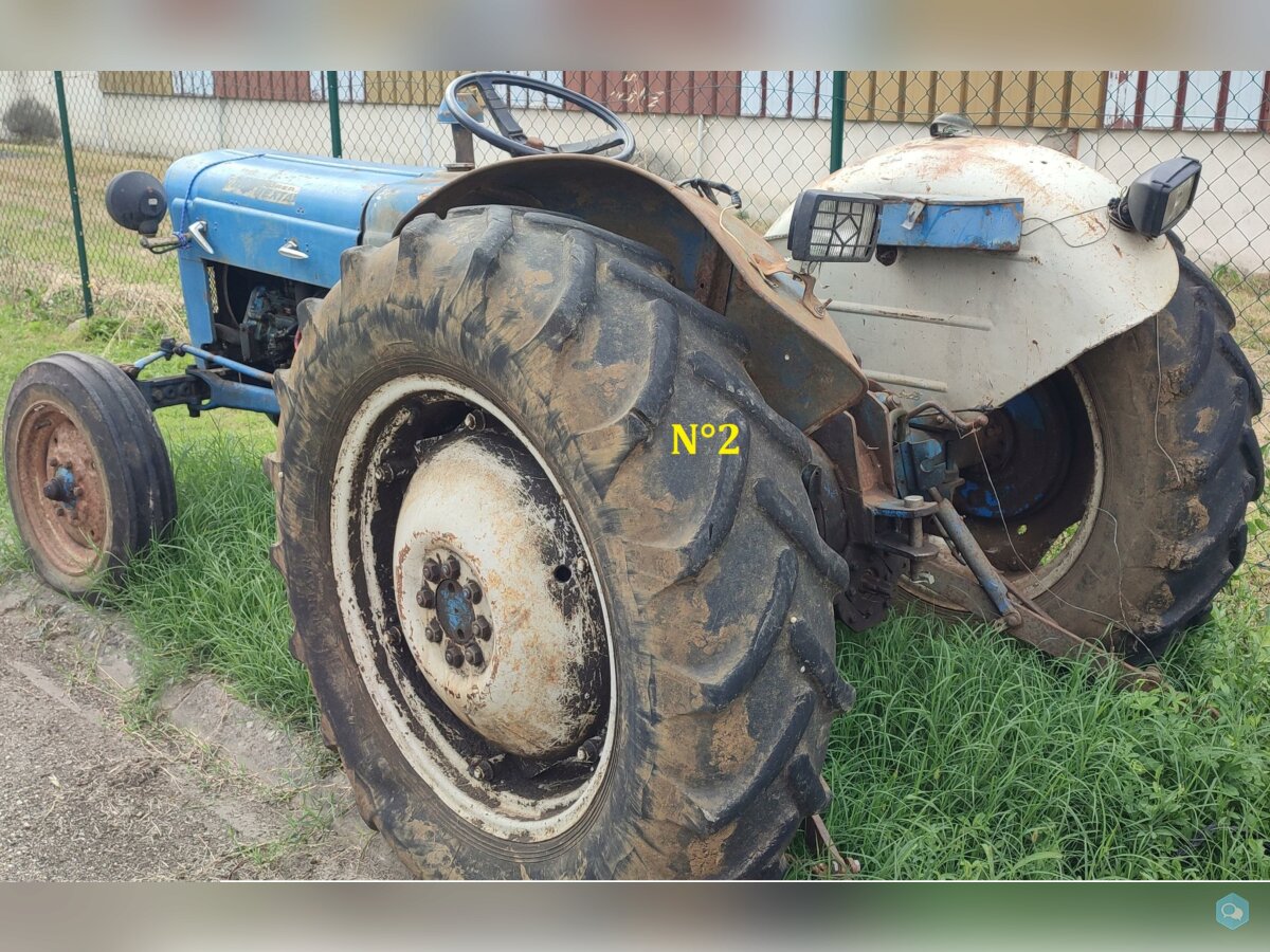 2 FORDSON SUPER DEXTA  2