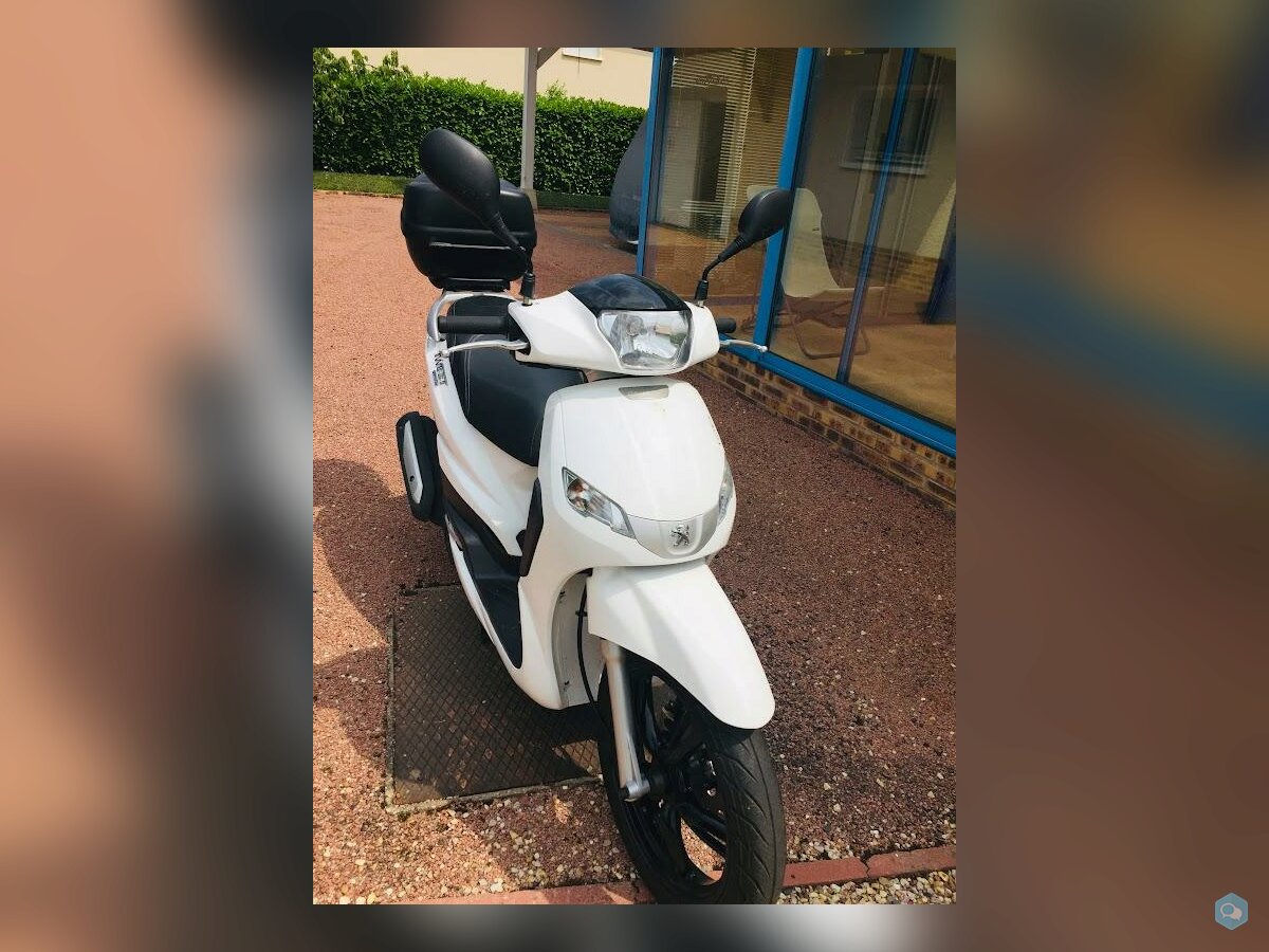 Scooter Peugeot 125 1