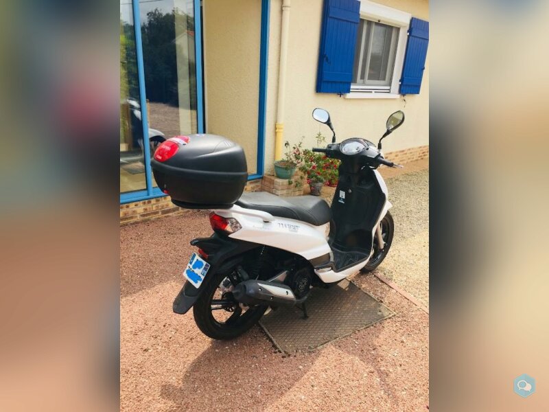 Scooter Peugeot 125 2