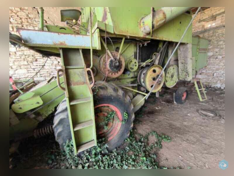 Vends moissonneuse batteuse CLAAS 3