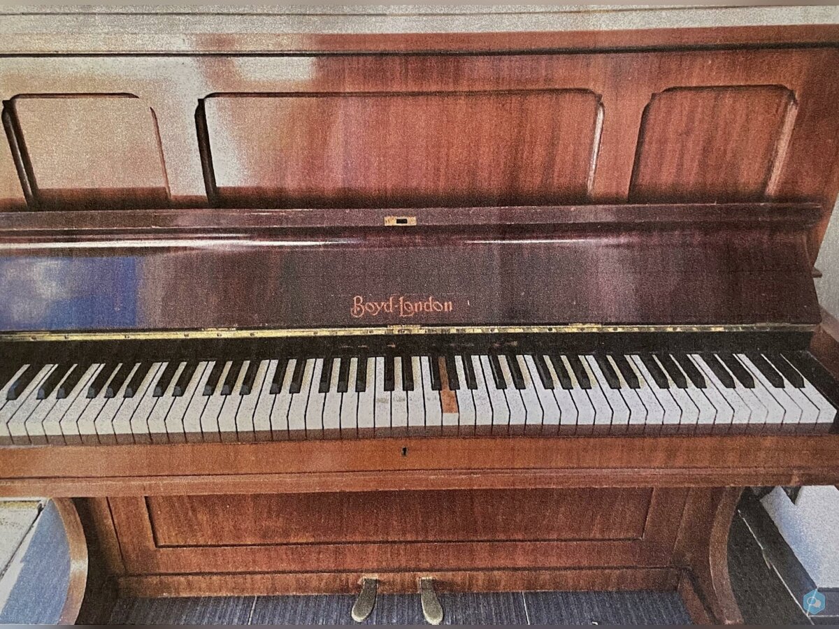 PIANO à DONNER 1