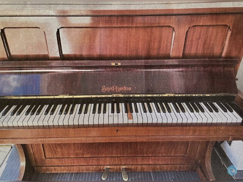 PIANO à DONNER 1