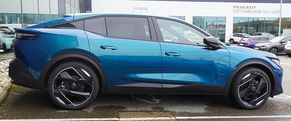 Peugeot 408 GT hybride.jpg