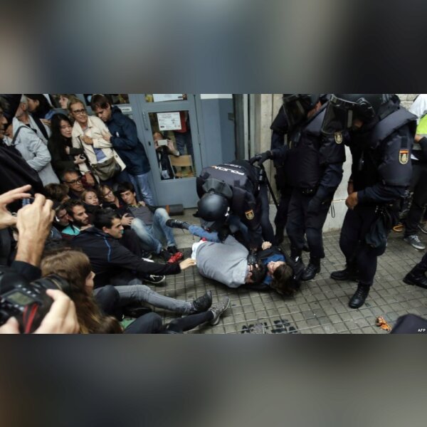 كاتالونيا.. 91 جريحا في صدامات مع الشرطة الإسبانية