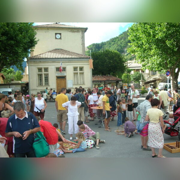 Jeux en bois géants à Annot 1.jpg