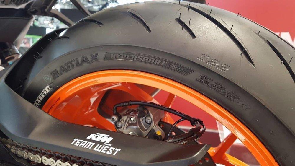 Nouveaux pneus S22 de Bridgestone - Actualités - Motards