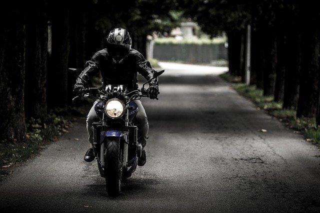Choisir une moto à sa taille : quelle hauteur de selle ? - Accessoires moto  - Motards