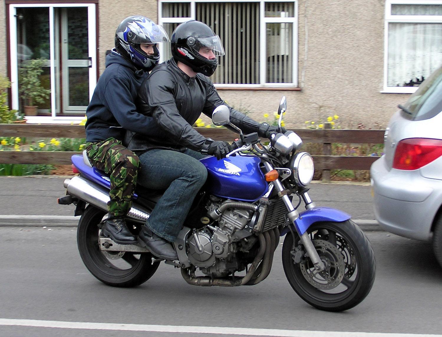Conseils pour rouler à moto avec un passager - Tutoriels moto - Motards
